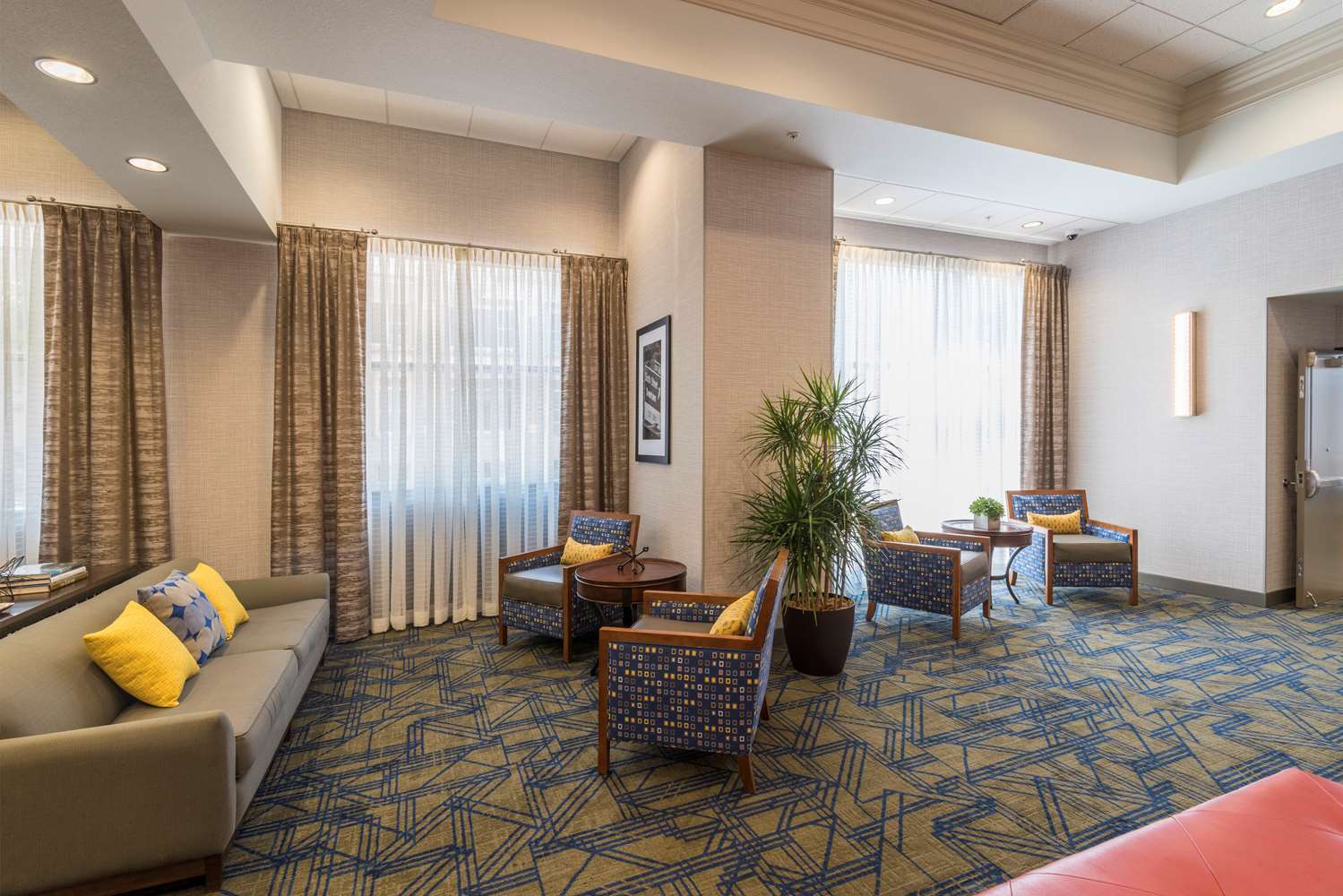hampton inn and suites tulsa downtown