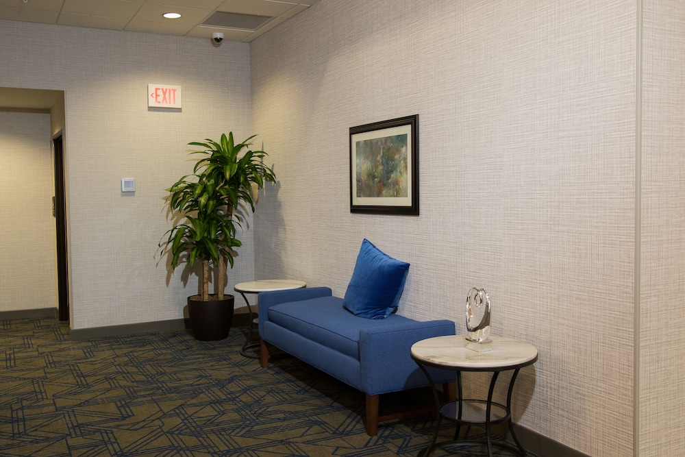 hampton inn and suites tulsa downtown