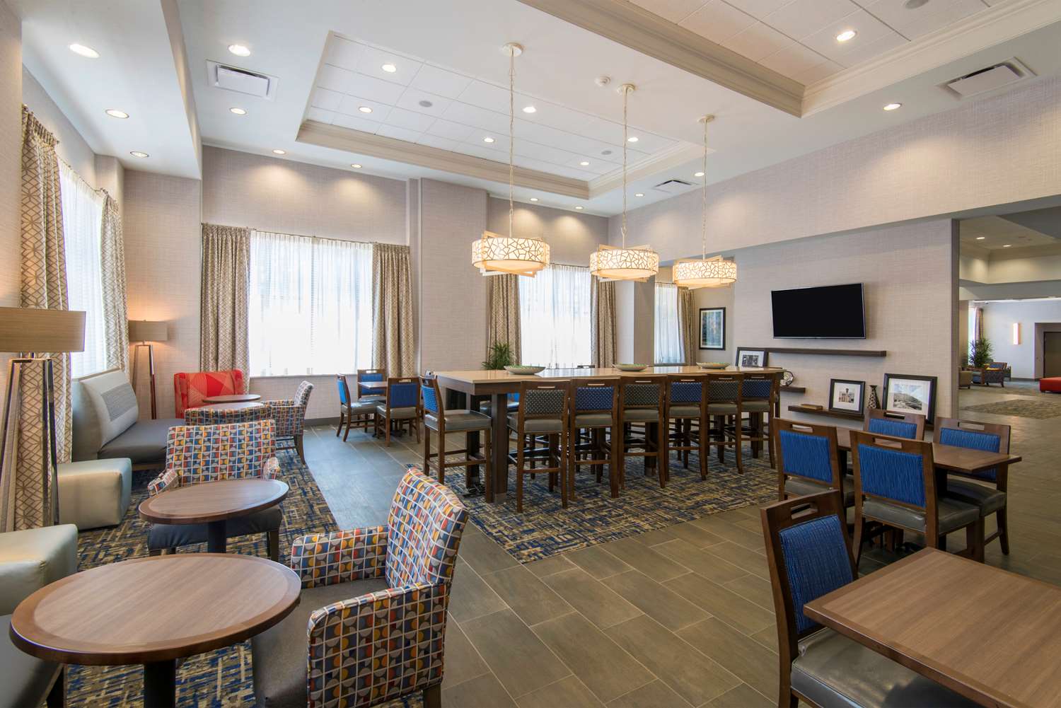 hampton inn and suites tulsa downtown