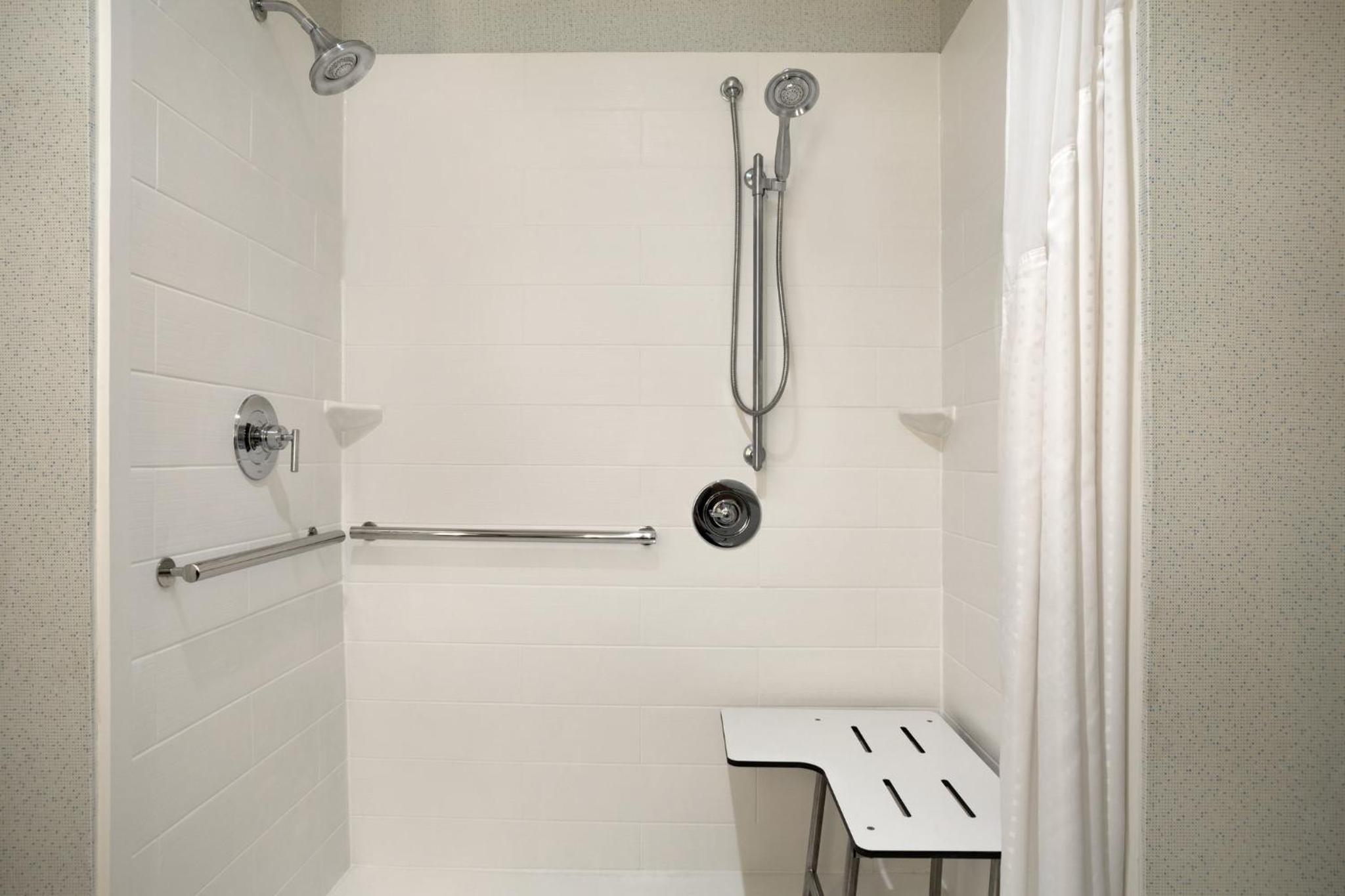 holiday inn express and suites mcallen medical center area