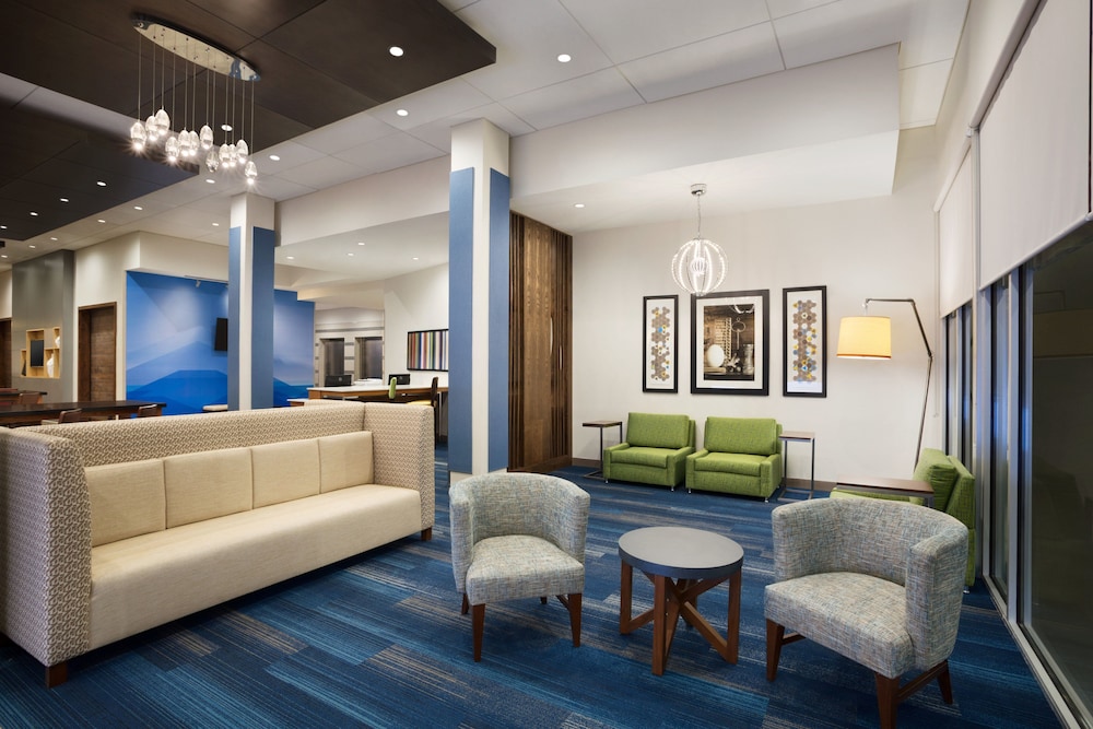 holiday inn express and suites mcallen medical center area