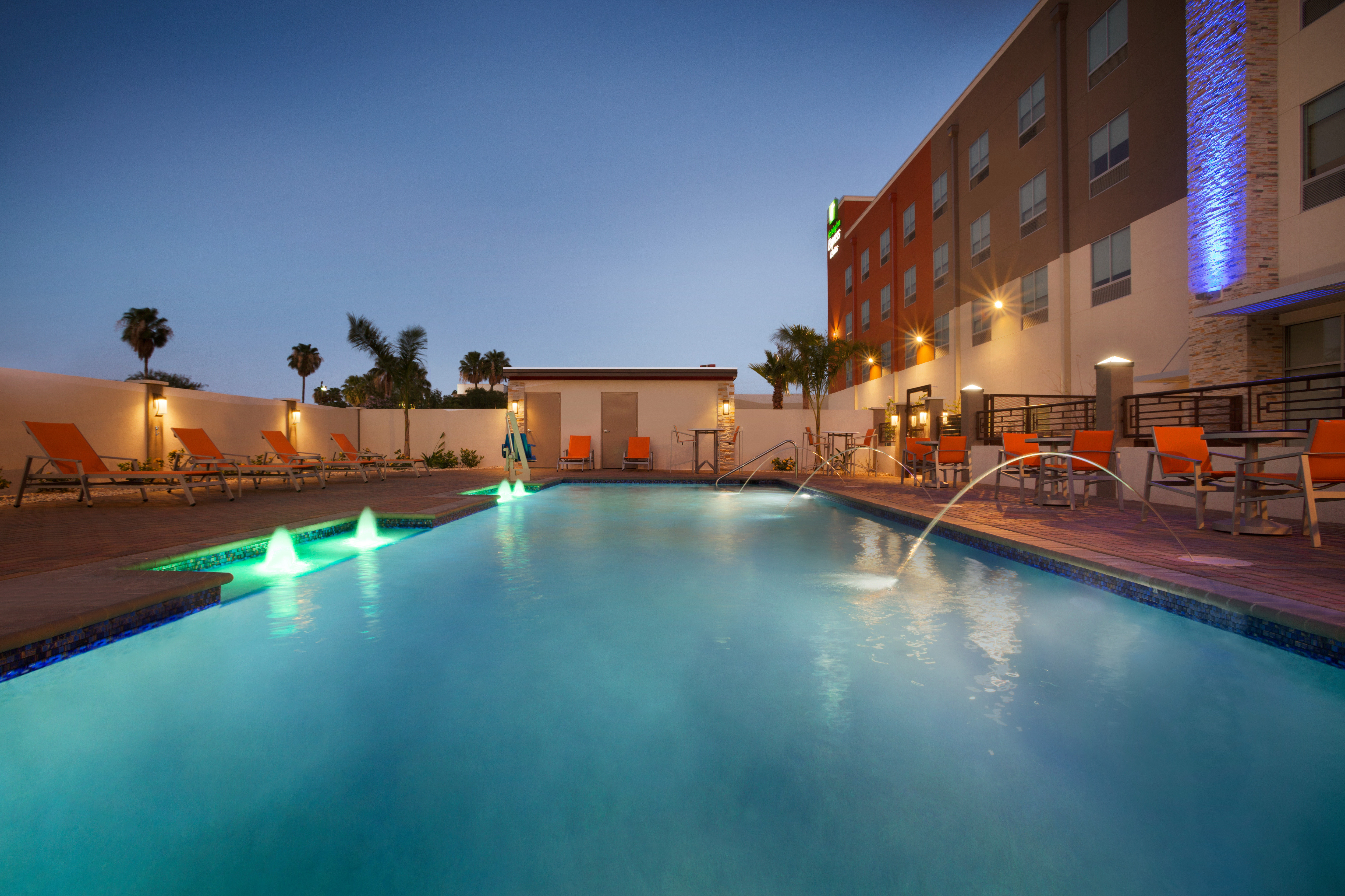 holiday inn express and suites mcallen medical center area