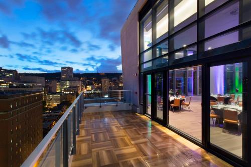 holiday inn hotel and suites montreal centre ville ouest by ihg