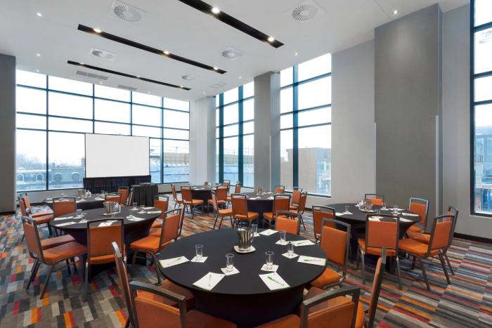 holiday inn hotel and suites montreal centre ville ouest by ihg