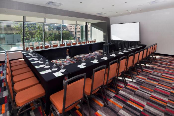 holiday inn hotel and suites montreal centre ville ouest by ihg