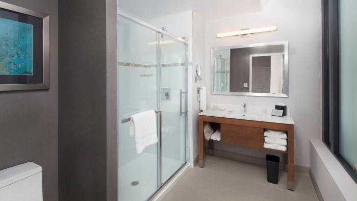 holiday inn hotel and suites montreal centre ville ouest by ihg