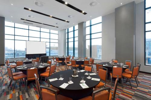 holiday inn hotel and suites montreal centre ville ouest by ihg