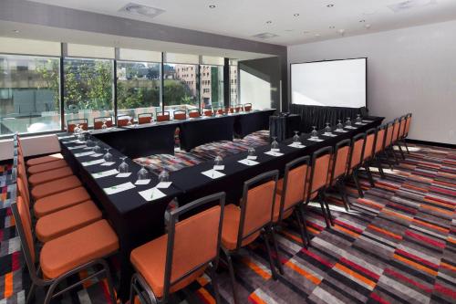 holiday inn hotel and suites montreal centre ville ouest by ihg