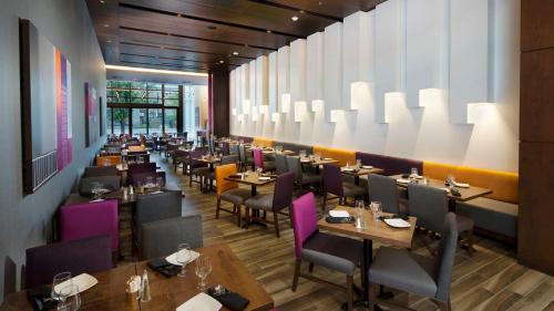 holiday inn hotel and suites montreal centre ville ouest by ihg