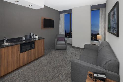 holiday inn hotel and suites montreal centre ville ouest by ihg