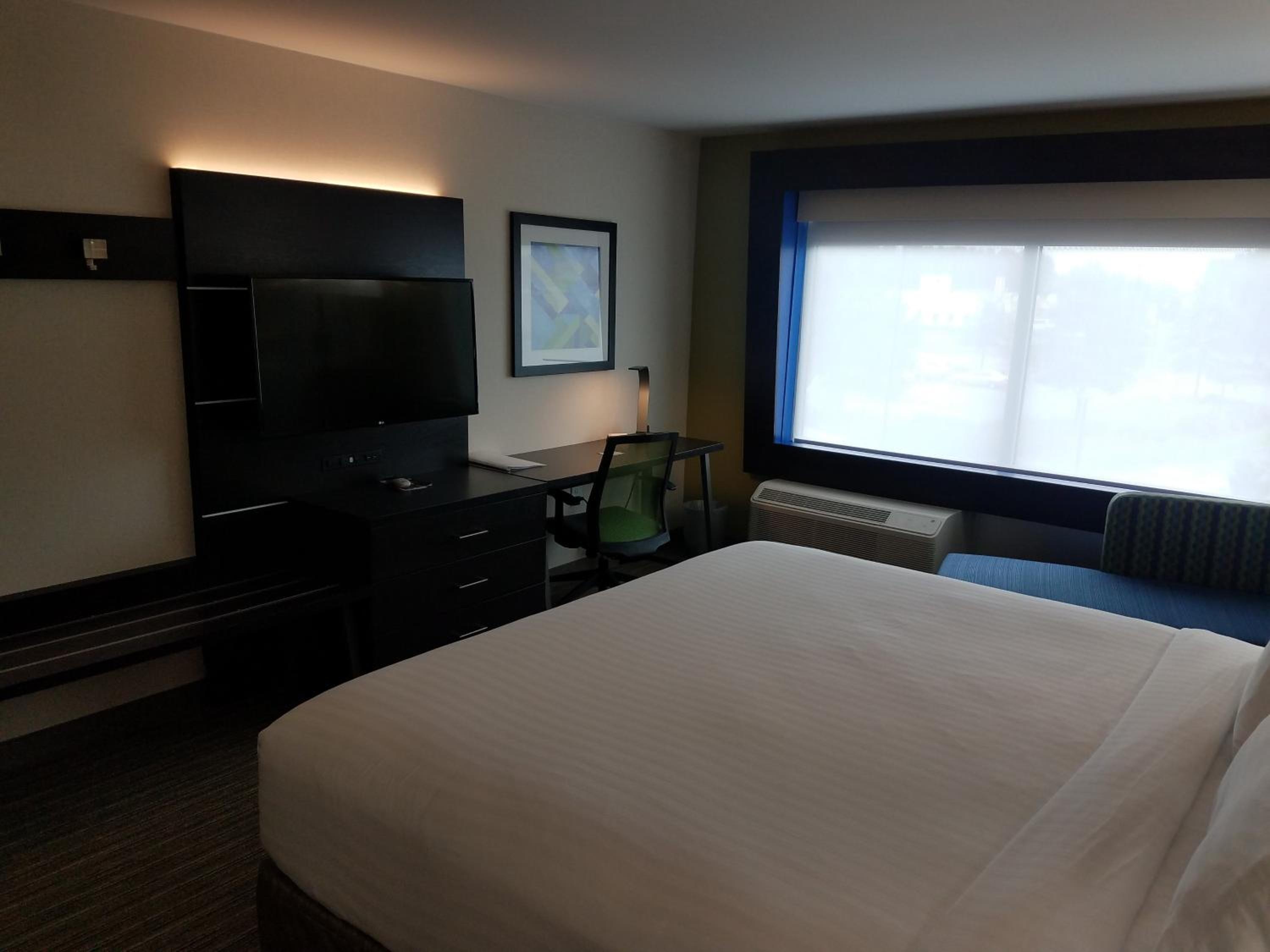holiday inn express and suites milledgeville by ihg
