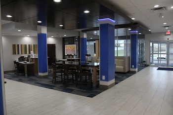 holiday inn express and suites milledgeville by ihg