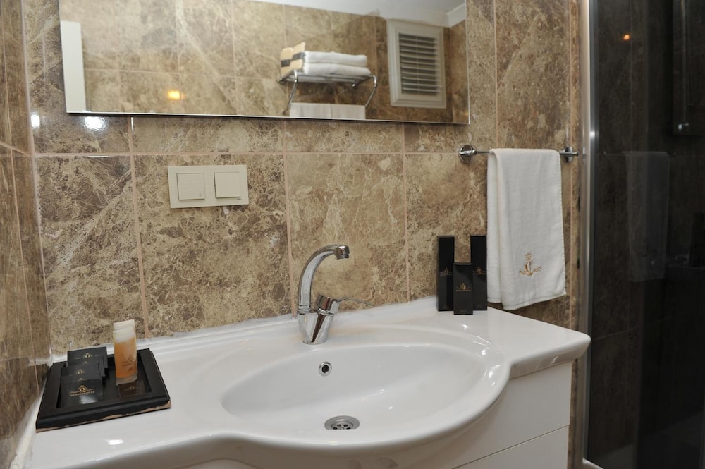 qamar prestige suites