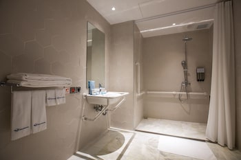 airline inn kaohsiung station