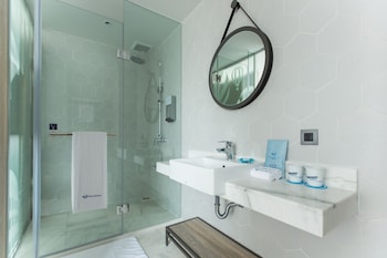 airline inn kaohsiung station