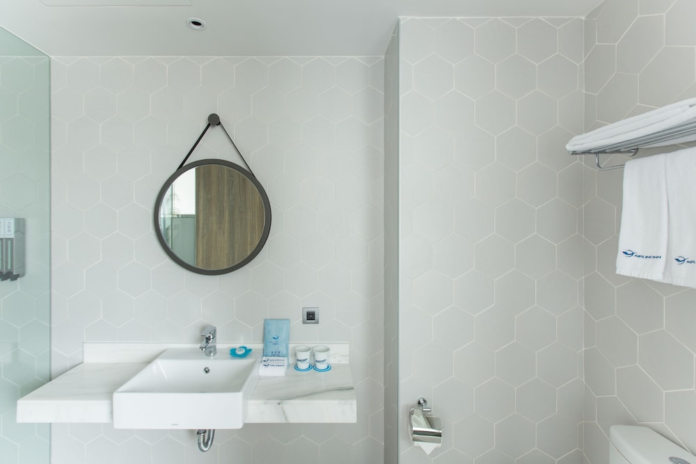 airline inn kaohsiung station