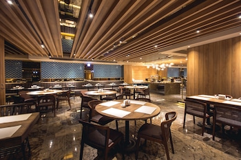 airline inn kaohsiung station