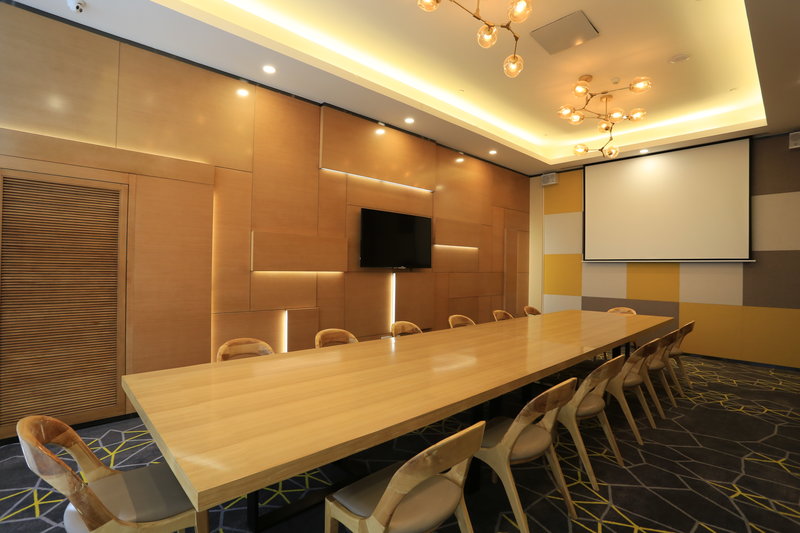 holiday inn express zhangjiakou park view