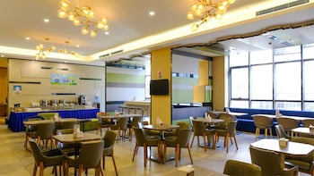 holiday inn express zhangjiakou park view
