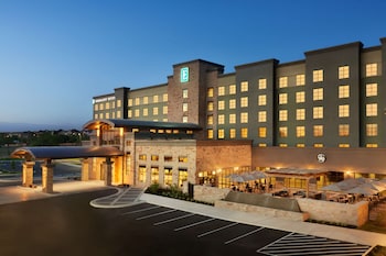 embassy suites by hilton san antonio brooks hotel and spa
