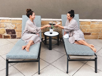 embassy suites by hilton san antonio brooks hotel and spa