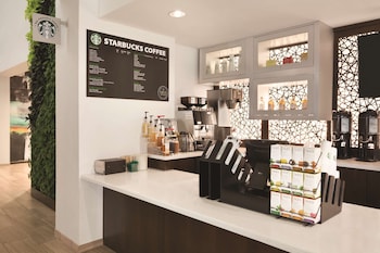 embassy suites by hilton san antonio brooks hotel and spa