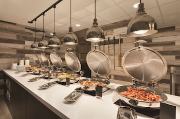 embassy suites by hilton san antonio brooks hotel and spa