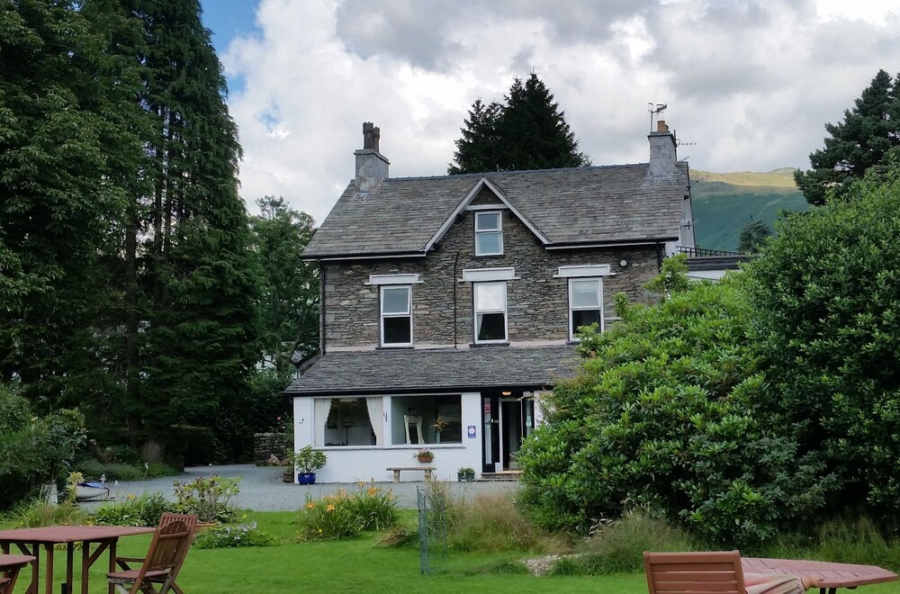 lake view country house