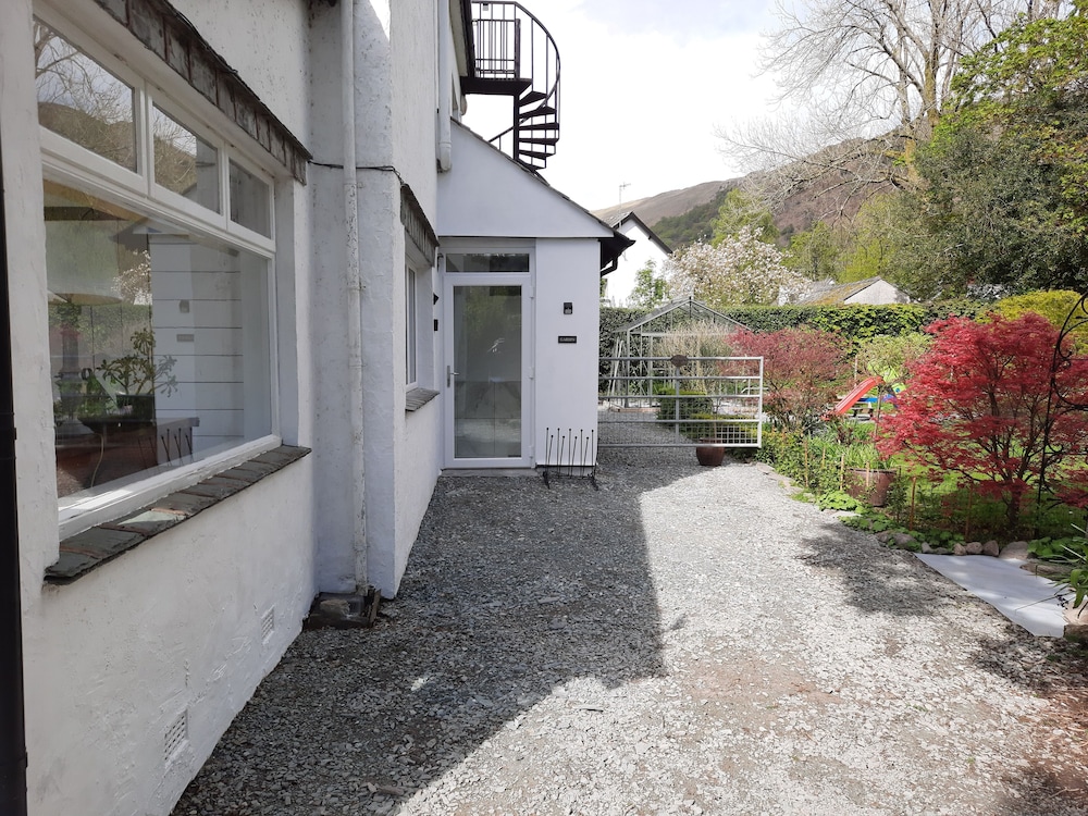 lake view country house