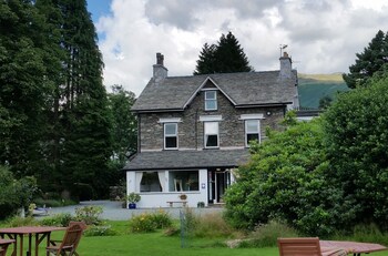 lake view country house