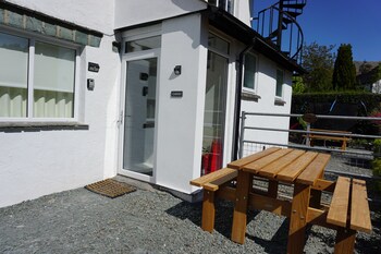 lake view country house