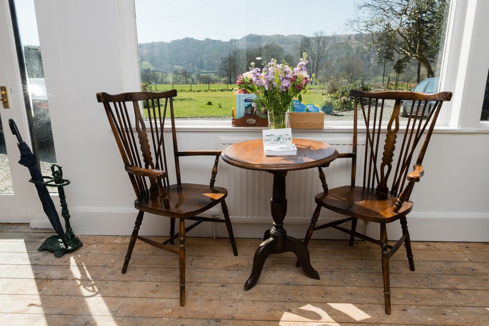 lake view country house