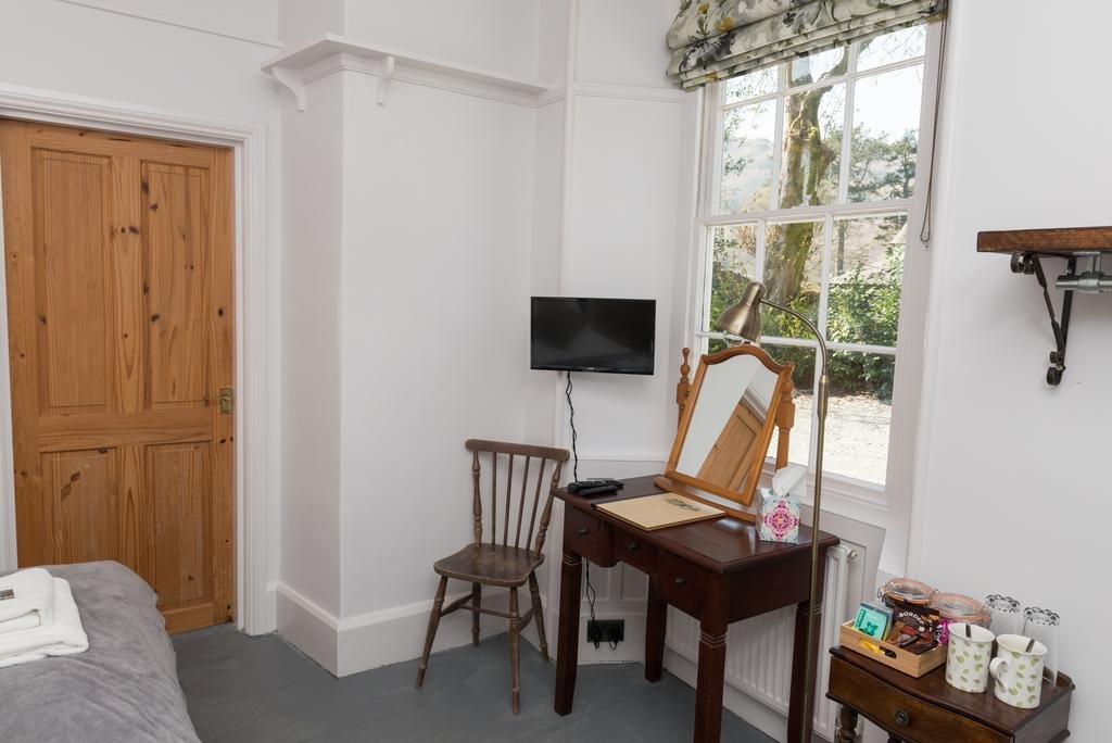 lake view country house