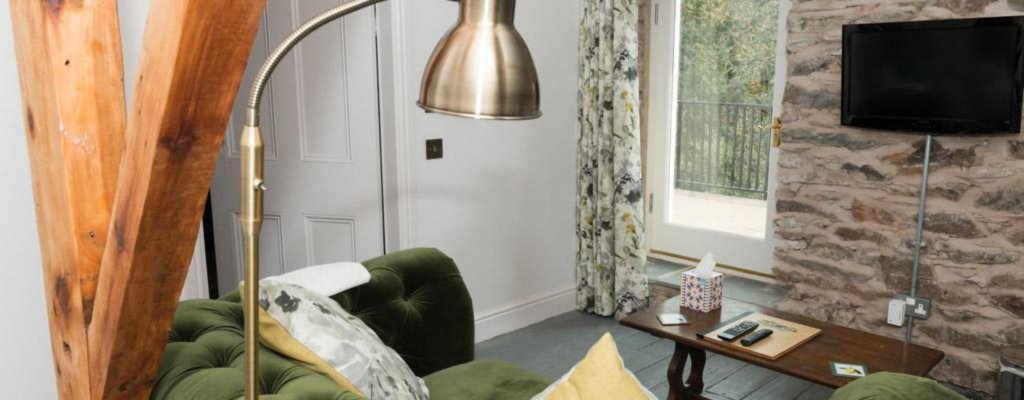 lake view country house