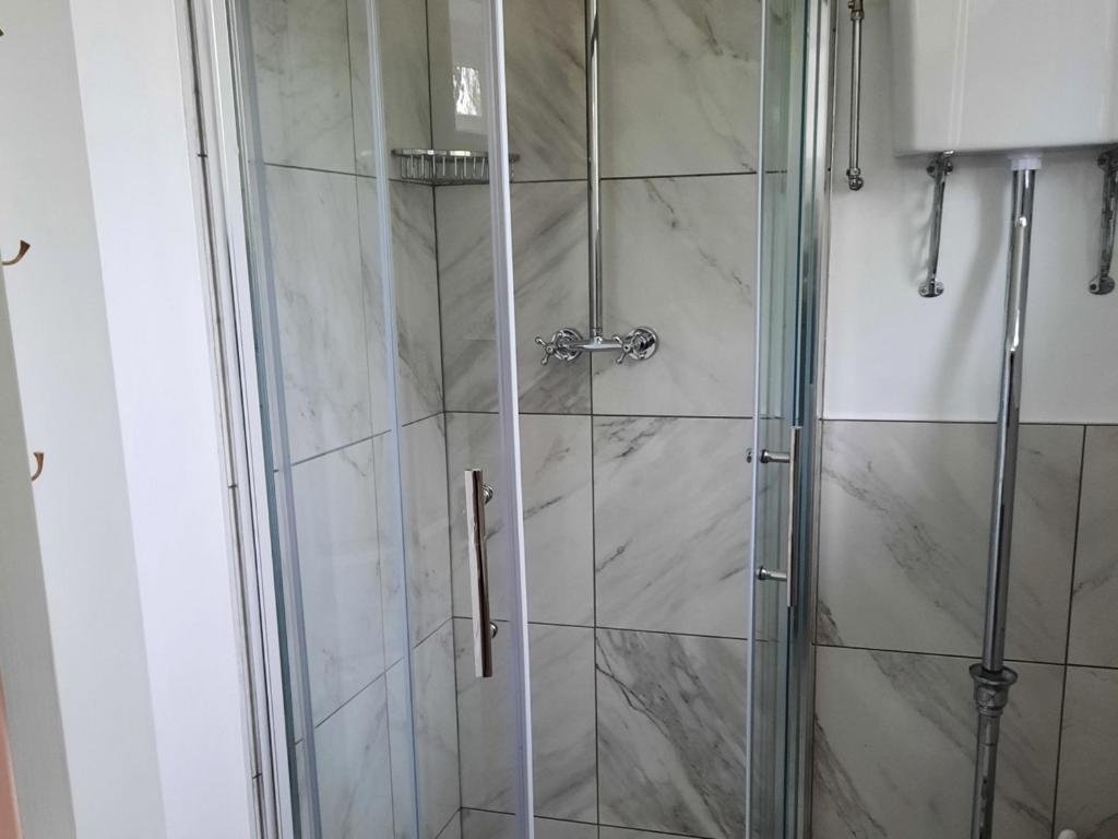 lake view country house