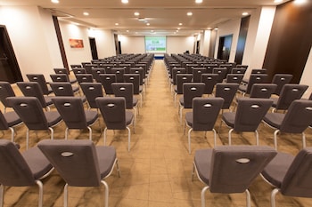 holiday inn muscat al seeb by ihg