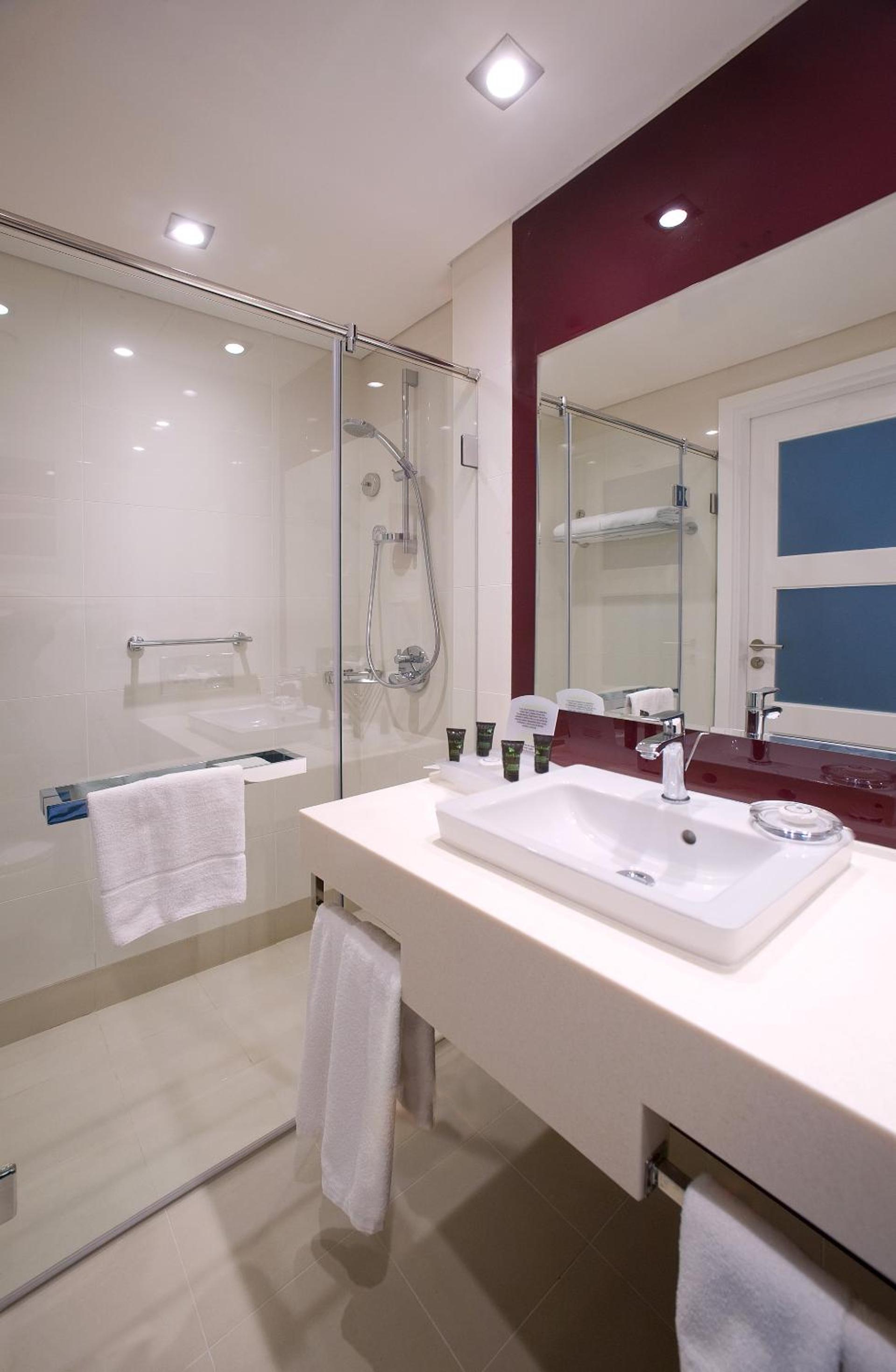 holiday inn muscat al seeb by ihg