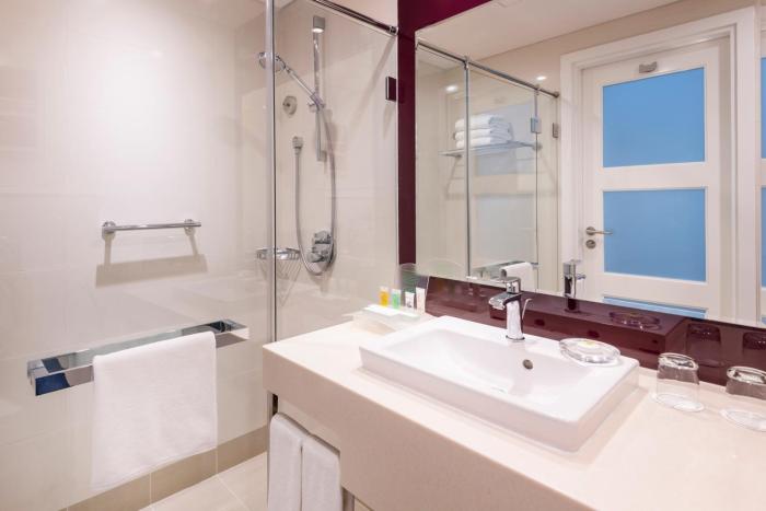 holiday inn muscat al seeb by ihg