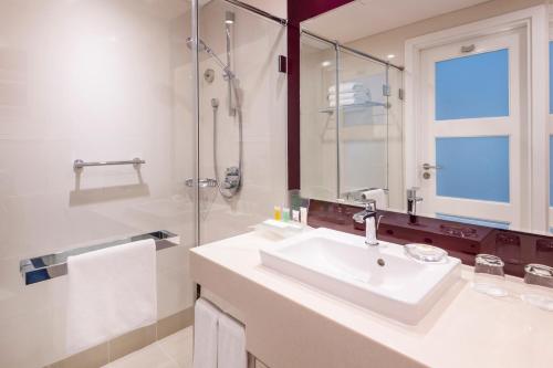 holiday inn muscat al seeb by ihg