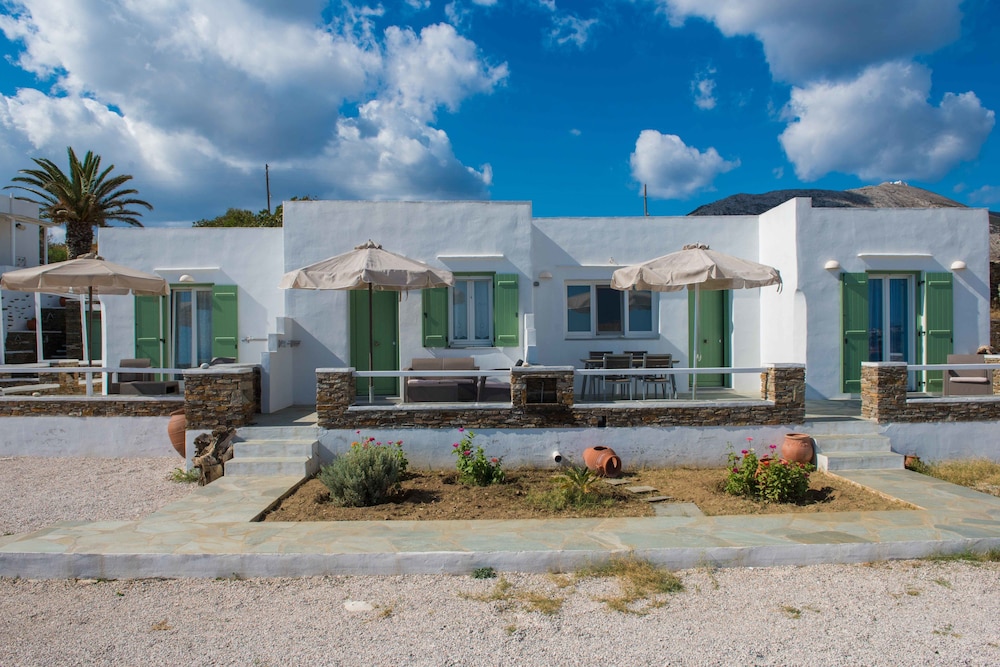 rooms and apartments archontou