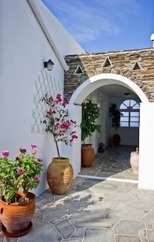 rooms and apartments archontou