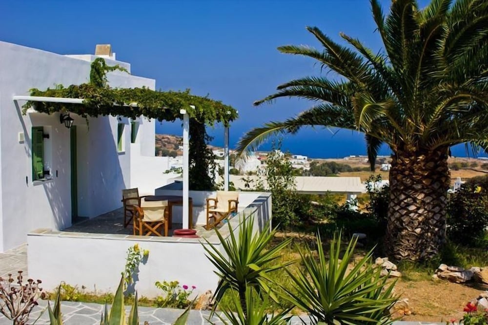 rooms and apartments archontou