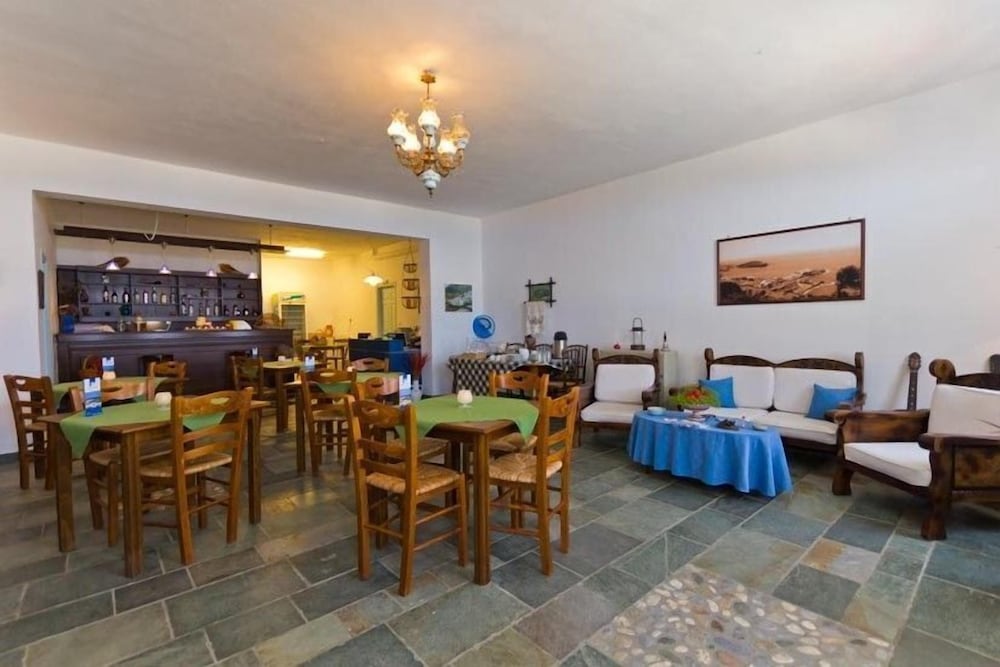 rooms and apartments archontou