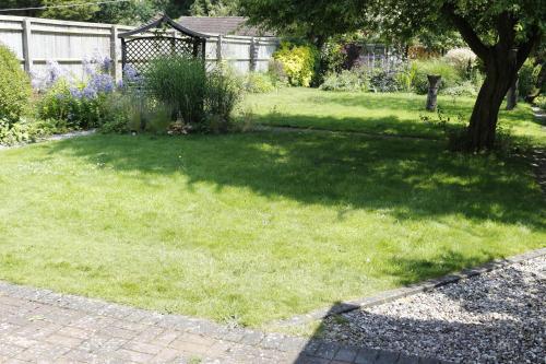 hollybush guest house