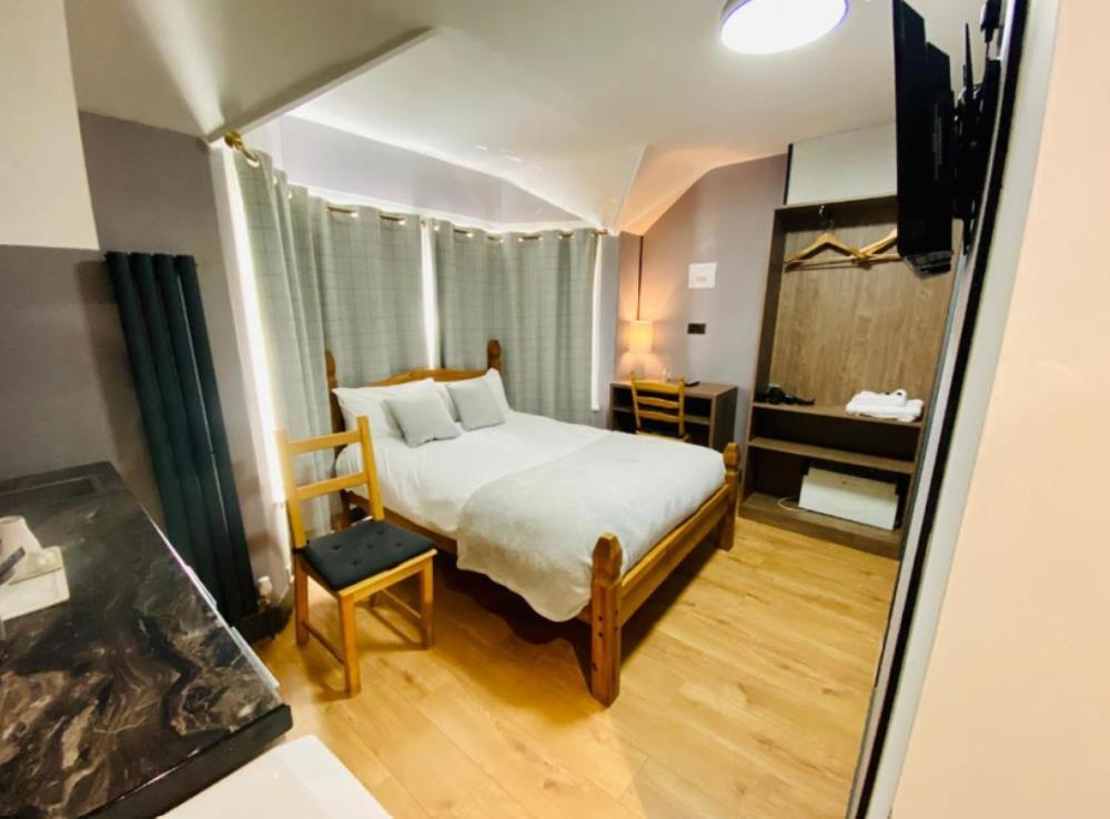 hollybush guest house