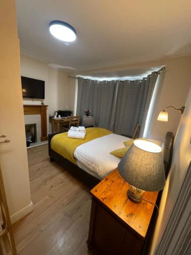 hollybush guest house