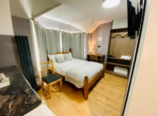 hollybush guest house