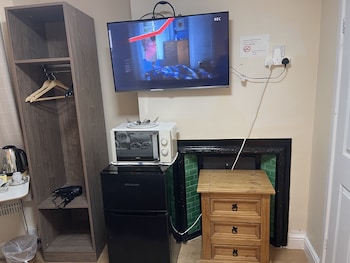 hollybush guest house