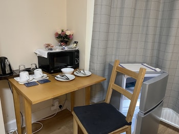 hollybush guest house