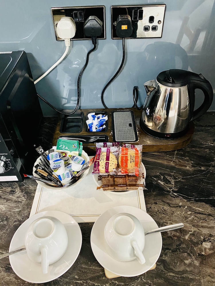 hollybush guest house